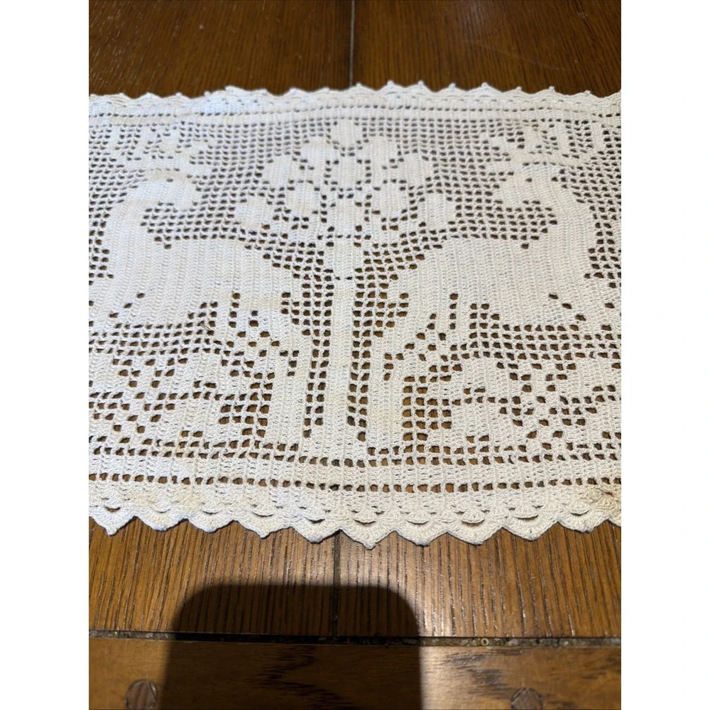 Vtg Hand Crocheted Tablec Runner With Deer & Trees 35.5
